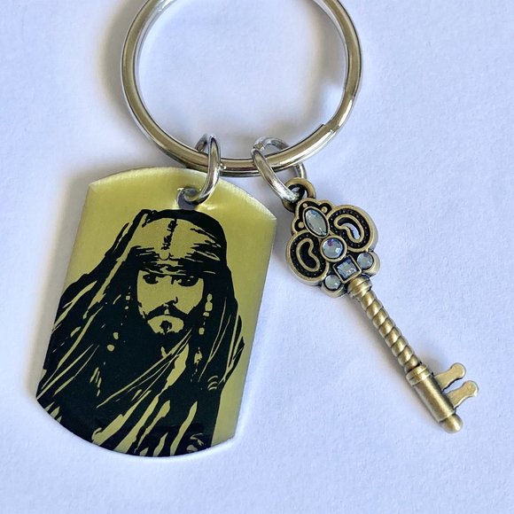 Vintage Disney Pirates of the Caribbean Keychain Keyring Charm Skull Crossbones - Picture 3 of 8